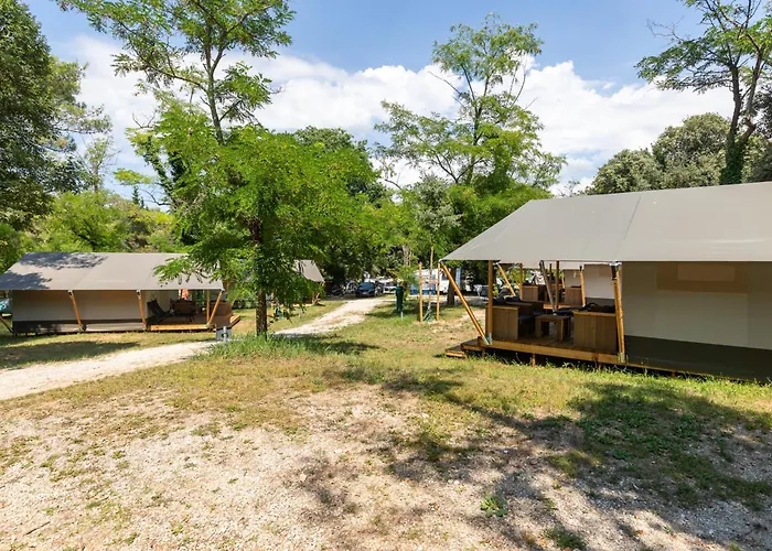 Розкішний намет Istra Sunny Tent In Lanterna Premium 4*